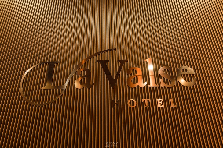 Elavator with La Valse hotel